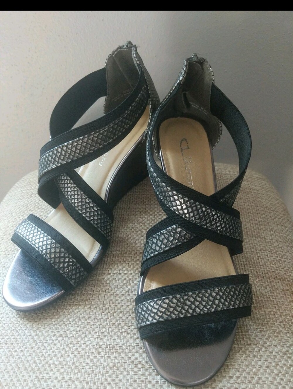 Women's CL by Laundry Slip On Black Snake Skin Style Zip Up Wedge Sandals Sz. 8